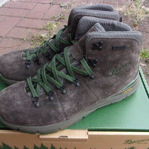 Danner Mountain 600 Hiking Boots, NIB